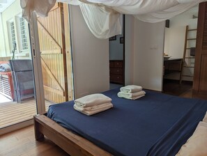 3 bedrooms, desk, iron/ironing board, WiFi