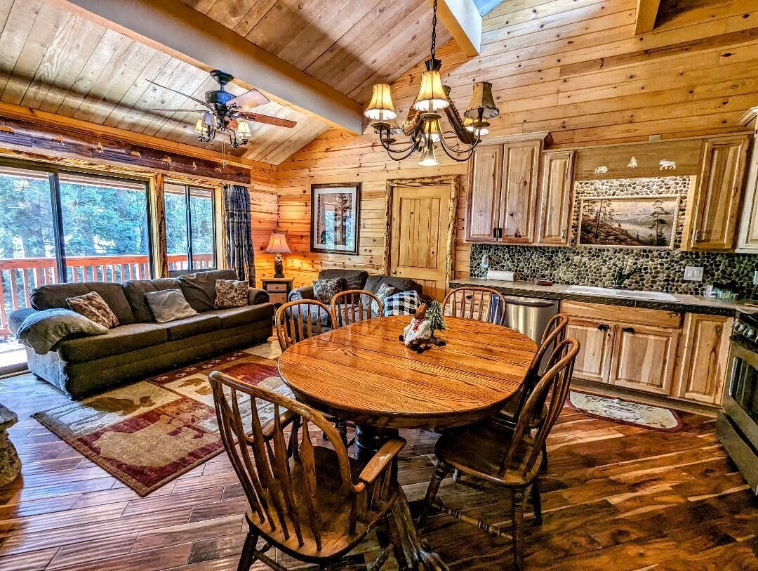 Télévision, cheminée, lecteur de DVD