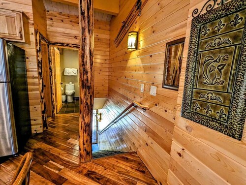 Sleepy Bear Townhouse – Cozy Retreat at the Base of Snow Summit Ski Resort!