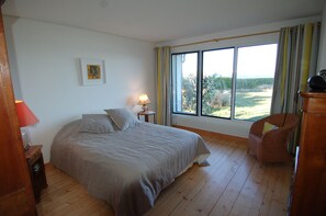 3 chambres, fer et planche à repasser, accès Internet, draps fournis