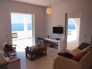 TV, fireplace - Big infinity private pool (10mtx4mt)★Sea view★Big sea view terrace 100m2★ (Kokkino Chorio)