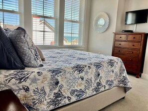 2 عدّة غرف نوم ومكواة/لوح كي وواي فاي وملاءات أسرّة