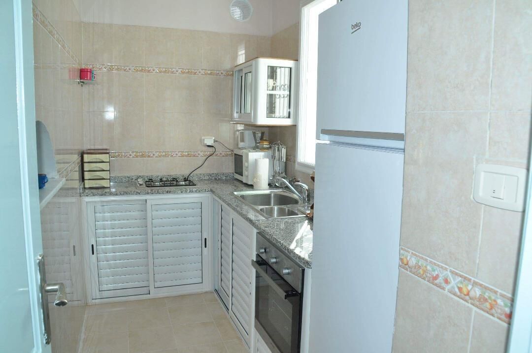 Réfrigérateur, four, plaque de cuisson, cafetière/bouilloire