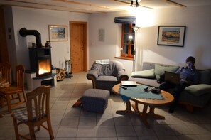 TV, fireplace, DVD player, books