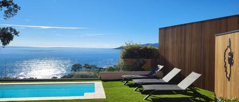 Outdoor pool, a heated pool