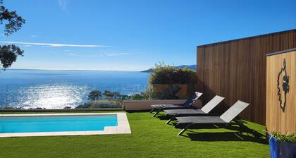 Schöne klimatisierte Villa mit Panoramablick auf das Meer