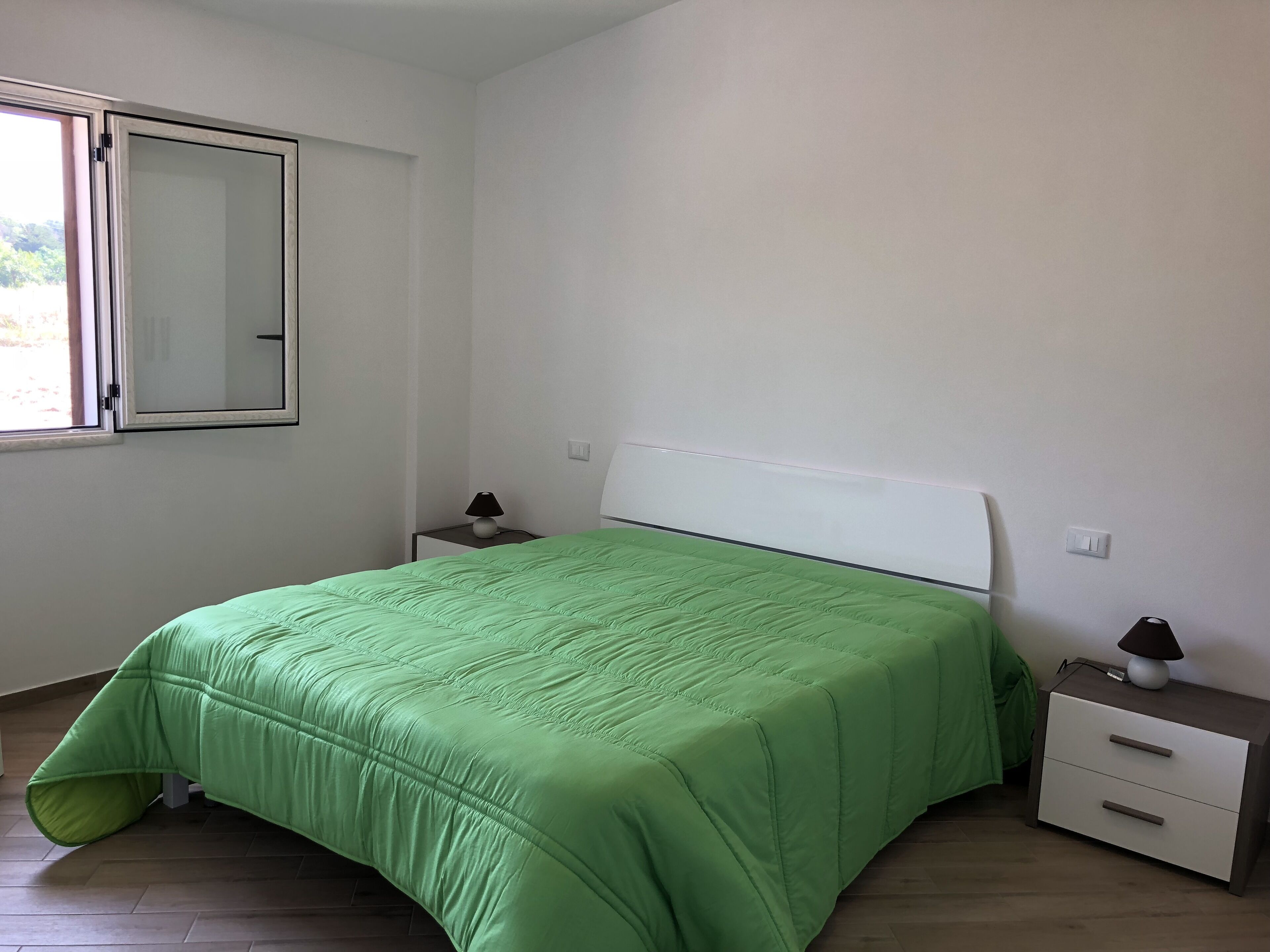 4 bedrooms, in-room safe, iron/ironing board, WiFi
