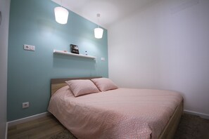 2 chambres, fer et planche à repasser, lit parapluie, Wi-Fi gratuit