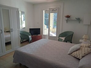 1 bedroom, iron/ironing board, free WiFi, bed sheets