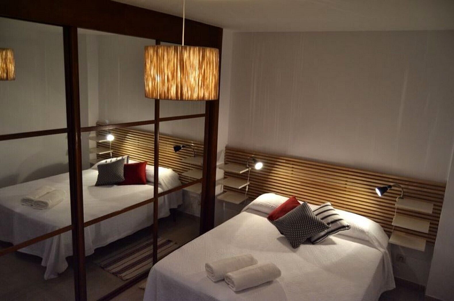 3 slaapkamers, een strijkplank/strijkijzer, gratis wifi, beddengoed