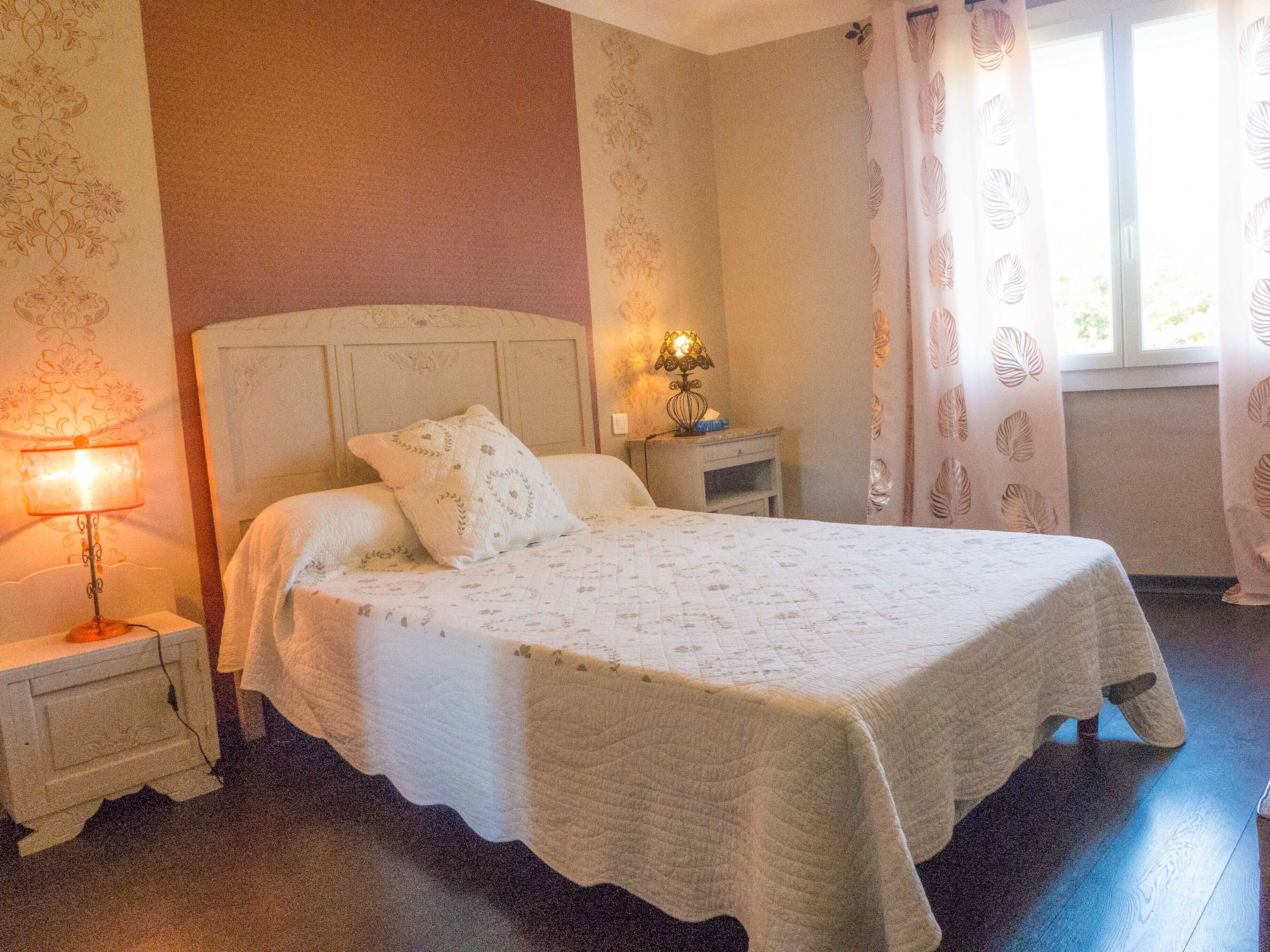 3 chambres, fer et planche à repasser, lit parapluie, Wi-Fi gratuit