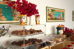 Dining - Triple room, central, on the beach (Stromboli, Isole Eolie (ME))