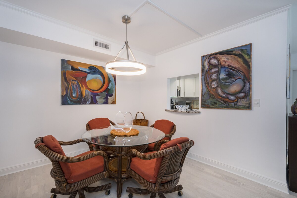 Photo 8 of Newly renovated, furnished, 2000sf First Floor Condo steps from Fifth Avenue