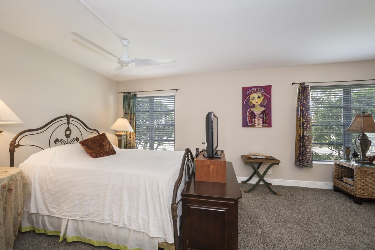 Photo 11 of Newly renovated, furnished, 2000sf First Floor Condo steps from Fifth Avenue
