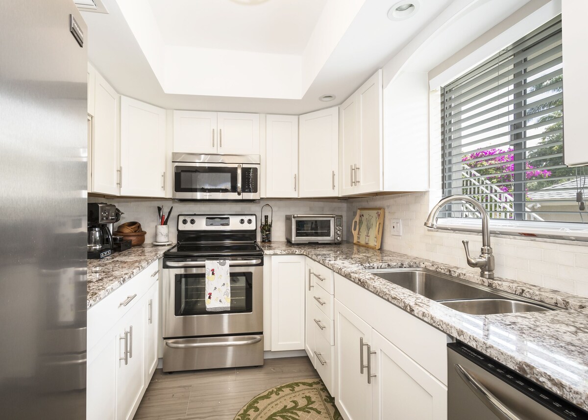 Photo 9 of Newly renovated, furnished, 2000sf First Floor Condo steps from Fifth Avenue