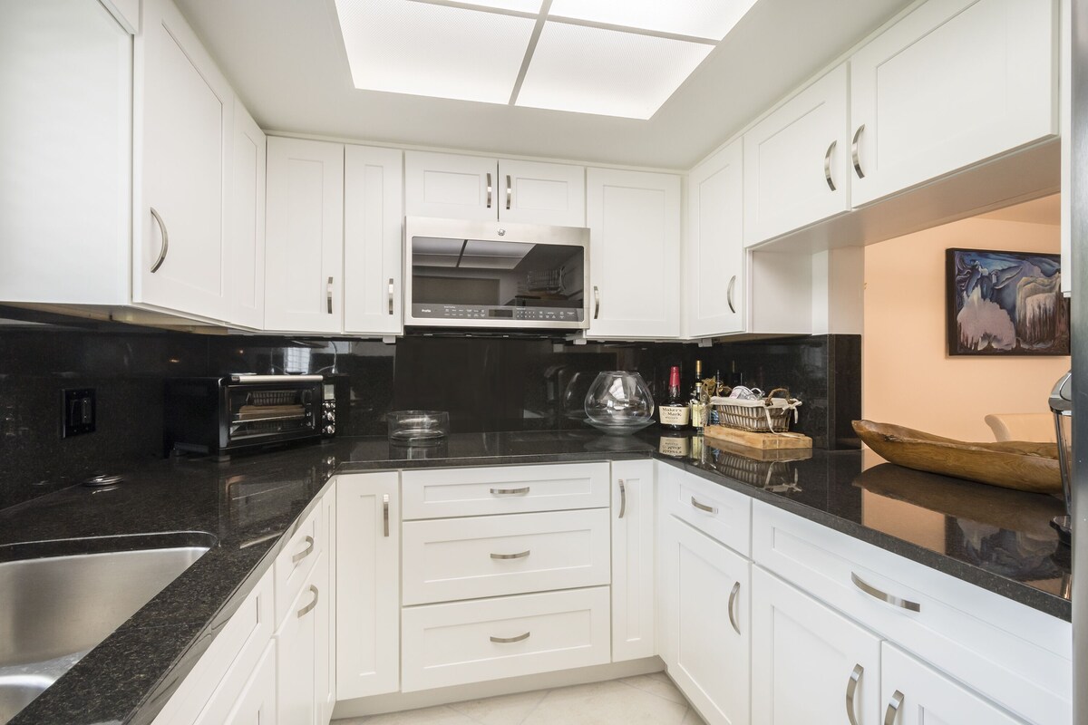 Photo 2 of Newly renovated, furnished, 2000sf First Floor Condo steps from Fifth Avenue
