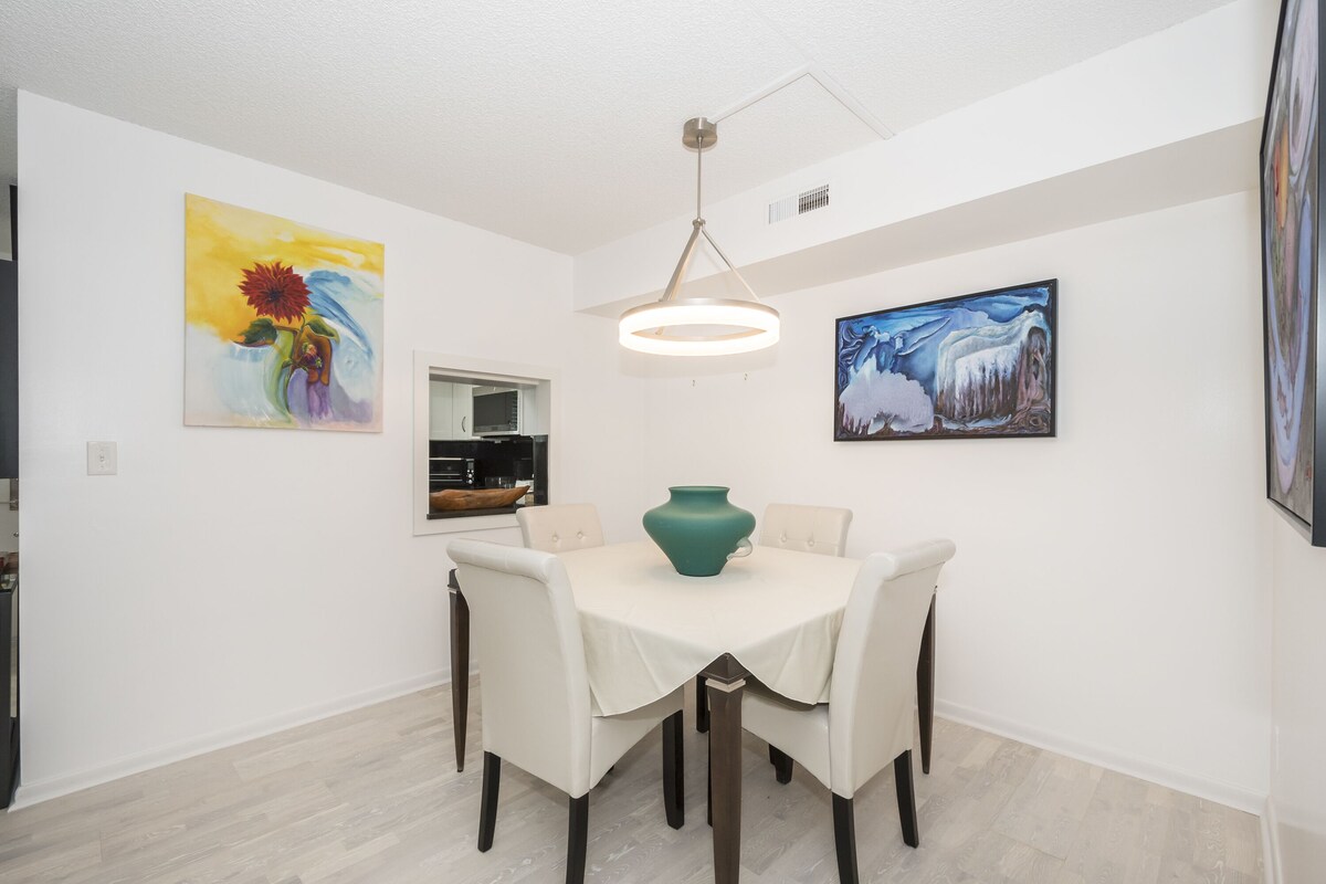 Photo 4 of Newly renovated, furnished, 2000sf First Floor Condo steps from Fifth Avenue