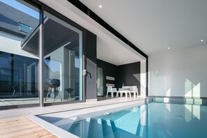 Piscine couverte, piscine extérieure