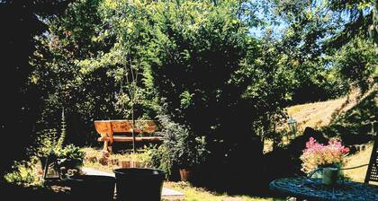 Whg.m.Flair,ruhige Lage,grGarten,eingez.,direkt an Wald/Wiese, gr.Badesee 2km