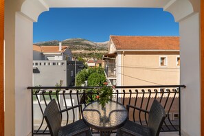 Outdoor dining - One-bedroom Apartments in the Agia Efimia center (Agia Efimia)