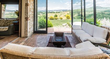 Tuscan country villa with private swimming pool