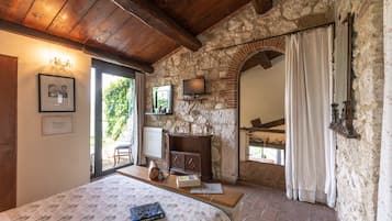 5 habitaciones, caja de seguridad en la habitación y escritorio