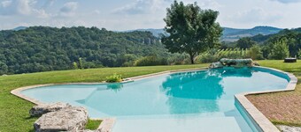 Tuscan country villa with private swimming pool