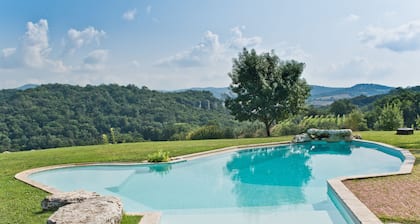 Tuscan country villa with private swimming pool