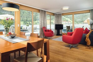 Penthouse (Schneepenthouse) | Khu phòng khách | TV màn hình phẳng 