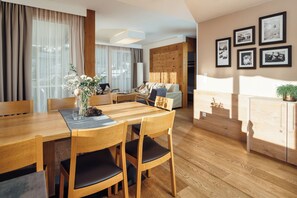 Apartemen Superior (Schneezauber) | Area keluarga | TV layar datar