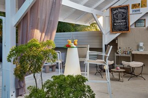 Outdoor dining - Domaine de Néron - Ti-Punch (Le Moule)