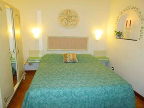 1 Schlafzimmer, Reisekinderbett, kostenloses WLAN, Bettwäsche