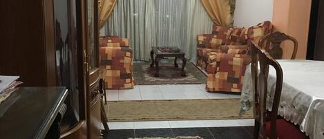 2 sovrum, värdeförvaringsskåp på rummet, skrivbord och ljudisolering