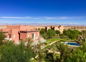 المنشأة من الخارج