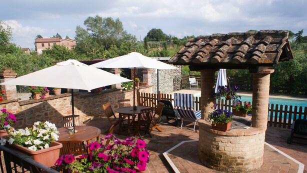 An outdoor patio with a pool, stone walls, and potted plants. - Romantic two-room apartment overlooking the Sienese countryside (Sant'Andrea A Montecchio)