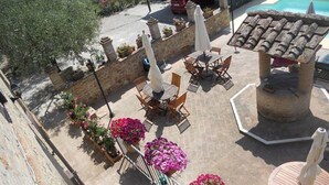 An outdoor patio area with a pool, stone columns, and outdoor furniture. - Romantic two-room apartment overlooking the Sienese countryside (Sant'Andrea A Montecchio)