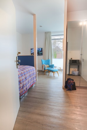 セーフティボックス (室内)、旅行用ベビーベッド、WiFi (無料)、ベッドシーツ