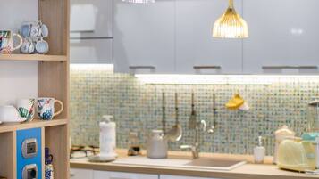 Fridge, microwave, oven, stovetop