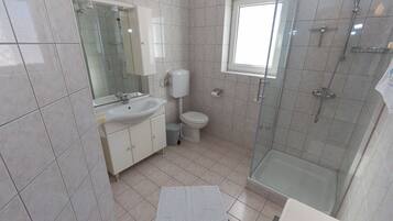 Bruser, håndklæder, Sæbe, Toiletpapir