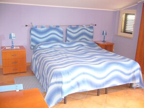 1 bedroom, desk, iron/ironing board, WiFi - B & B S. ELIA Room YELLOW: LOVELY VILLA SURROUNDED IN HISTORICAL PARK DUBINI (caltanissetta)