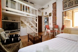 1 slaapkamer, een bureau, een strijkplank/strijkijzer, gratis wifi