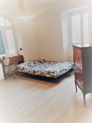 1 chambre, fer et planche à repasser, accès Internet, draps fournis