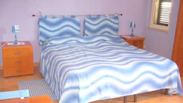 1 bedroom, desk, iron/ironing board, WiFi