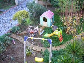 Children’s area - B&B S. ELIA ORANGE room: ENCHANTING VILLA IMMERSED IN THE HISTORICAL PARK DUBINI (caltanissetta)