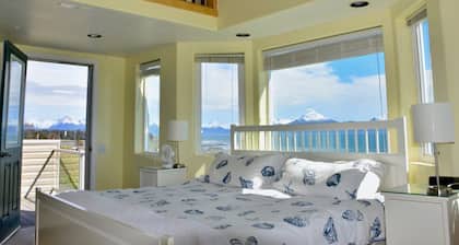 Bluffview Lodge - Oceanview, Located in the heart of Old Town - Stunning Views