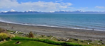 Bluffview Lodge - Oceanview, Located in the heart of Old Town - Stunning Views