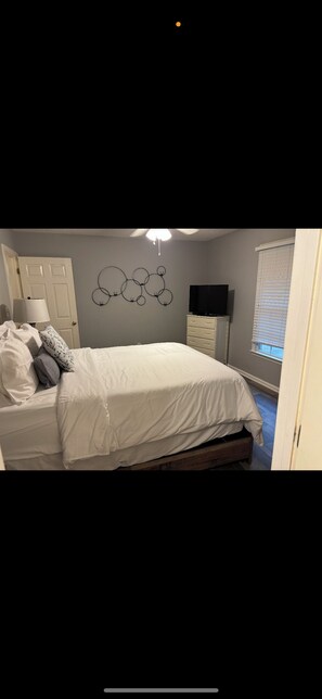 4 bedrooms, iron/ironing board, free WiFi, bed sheets