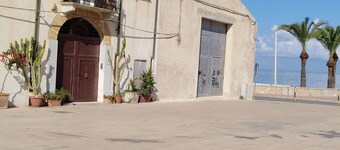 Enchanting 19th century Baglio with garden 15 meters from the sea Baglio Paola 1