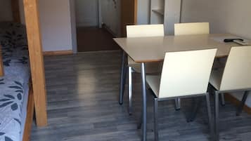 Basic-fællessovesal - køkken | Ekstra senge (tillægsgebyr), gratis Wi-Fi, adgang for kørestole