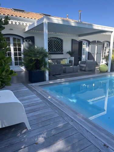 Grand Standing air-conditioned family home with heated spa pool and sauna.